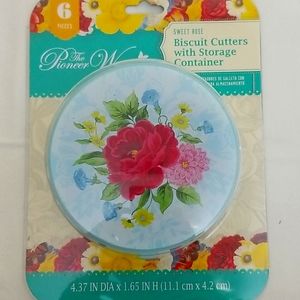 Biscuit Cutters with storage Container